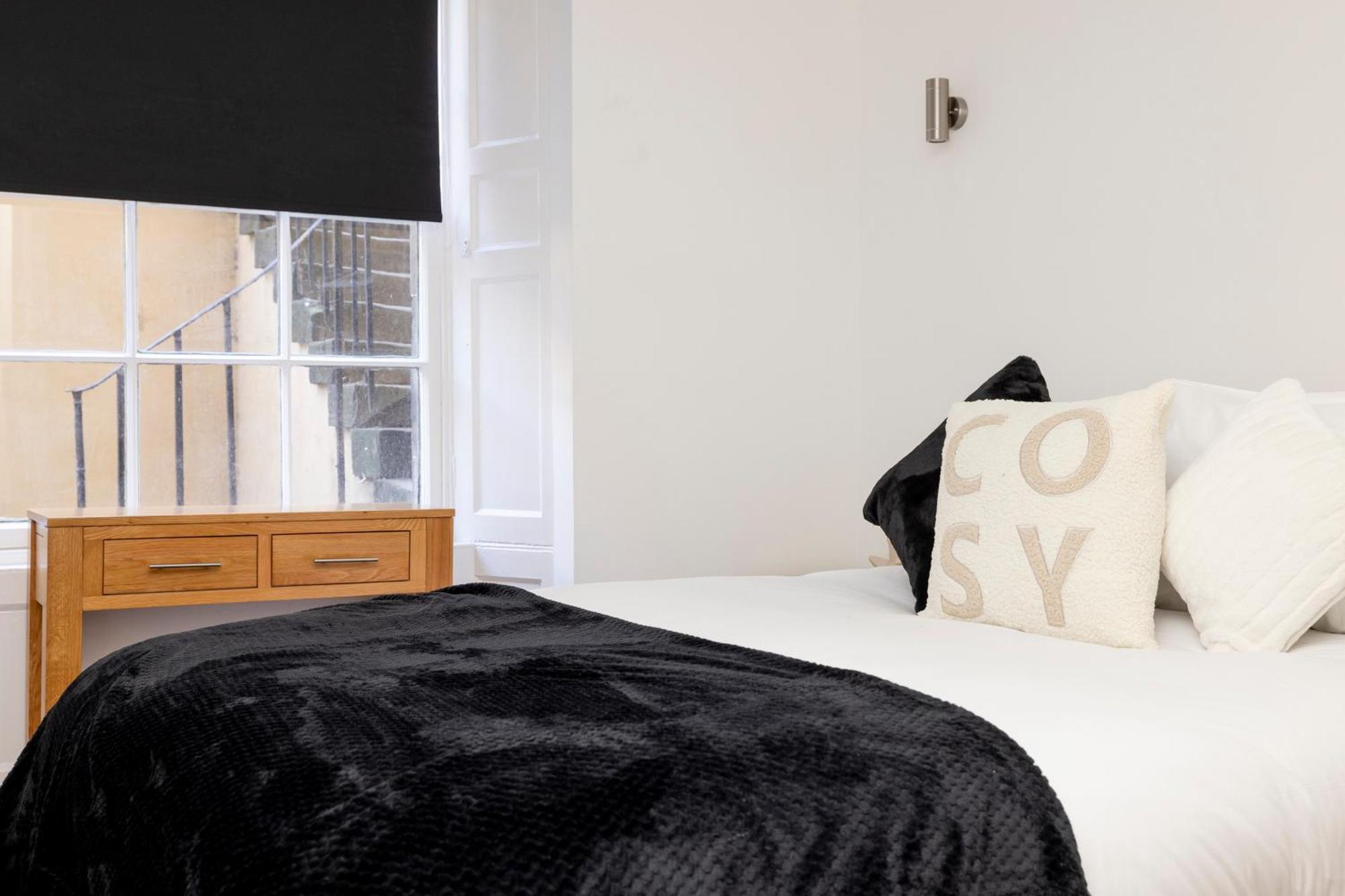 Joivy 3Br Flat In Haymarket With Free Parking Edinburgh Dış mekan fotoğraf