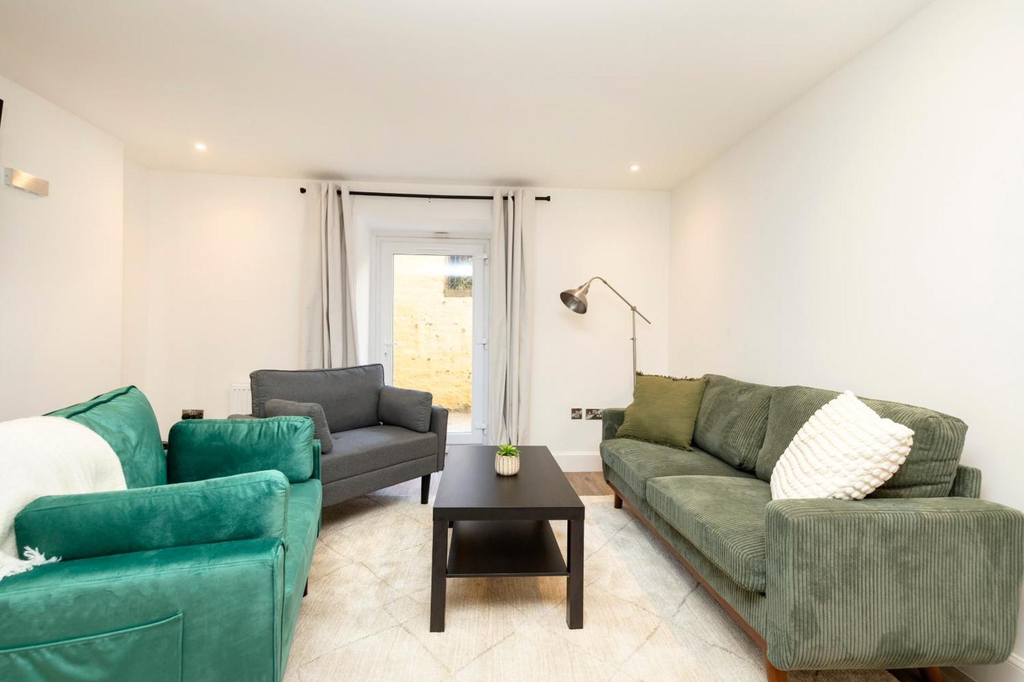 Joivy 3Br Flat In Haymarket With Free Parking Edinburgh Dış mekan fotoğraf