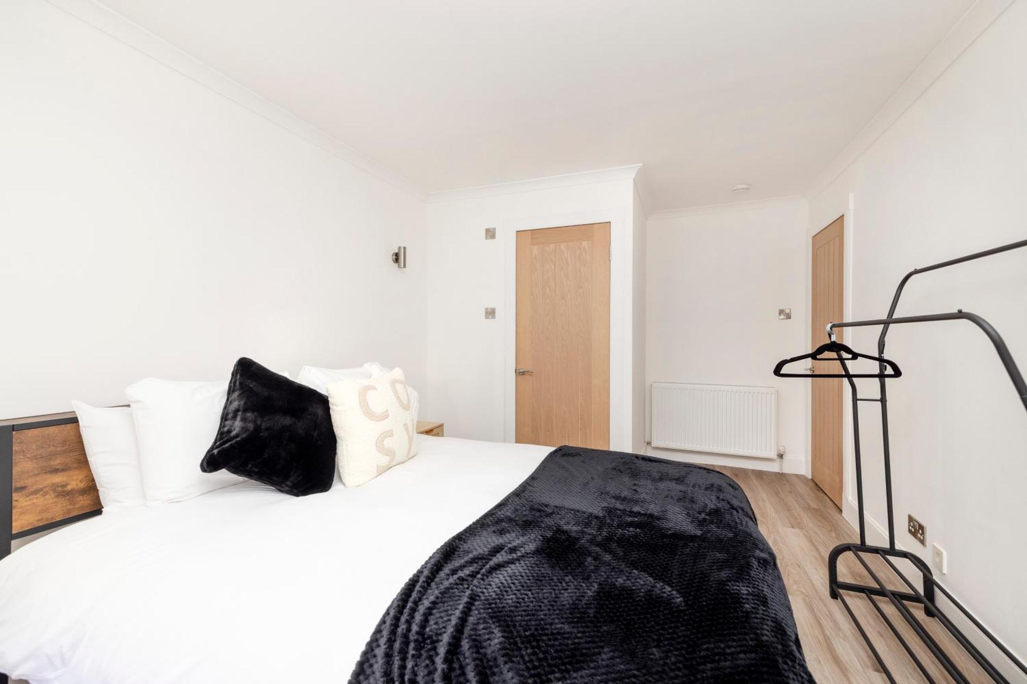 Joivy 3Br Flat In Haymarket With Free Parking Edinburgh Dış mekan fotoğraf