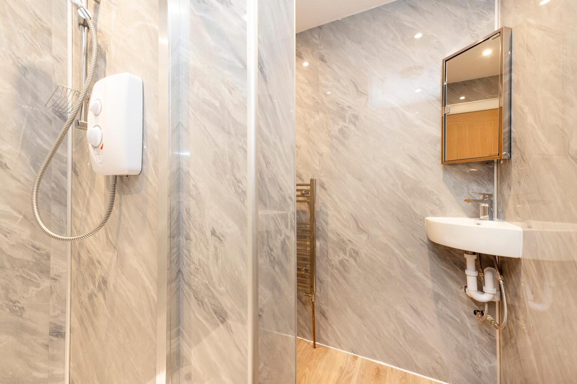 Joivy 3Br Flat In Haymarket With Free Parking Edinburgh Dış mekan fotoğraf
